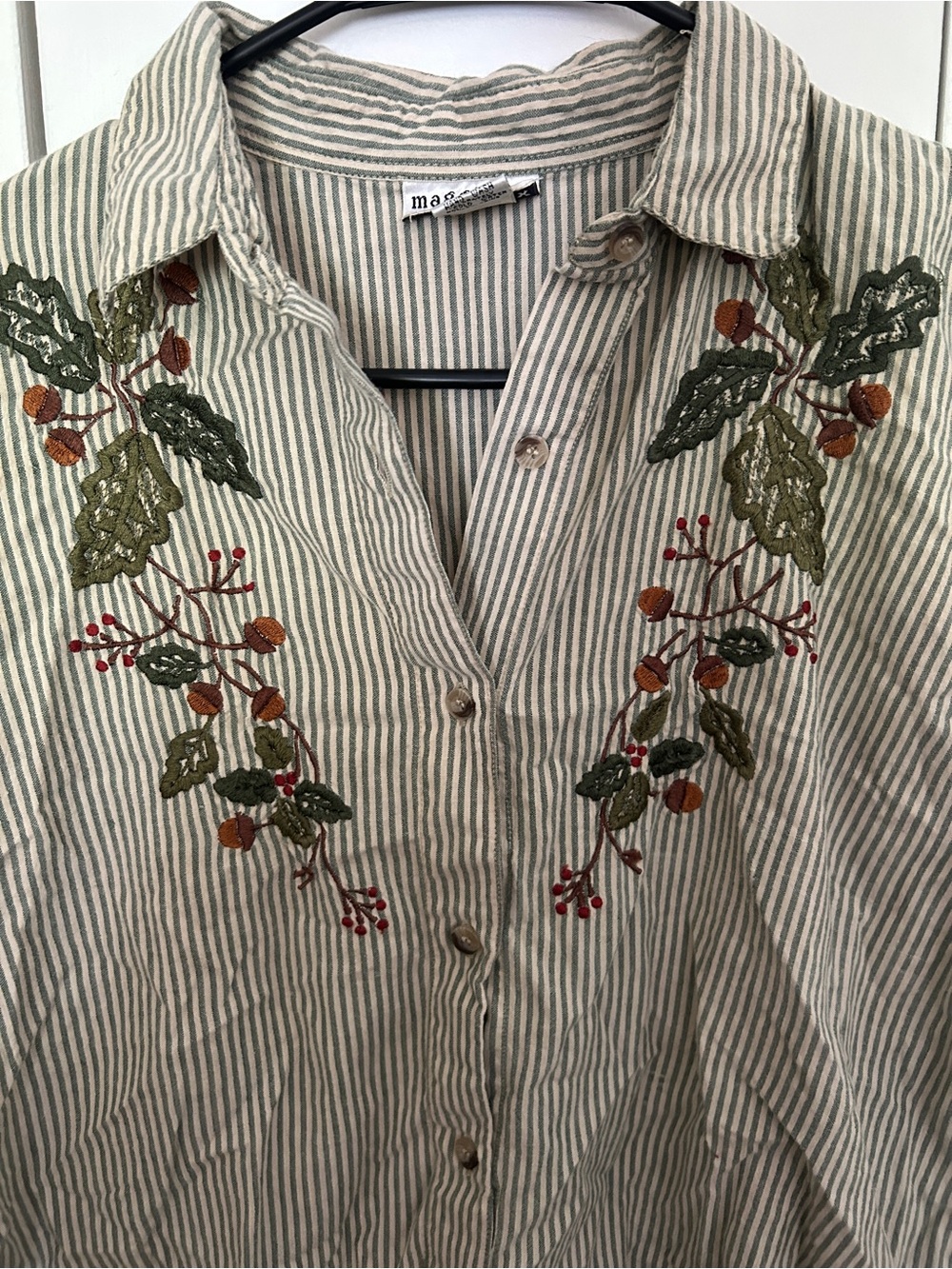 Maggie & Max embroidered button down - Picture 2 of 2